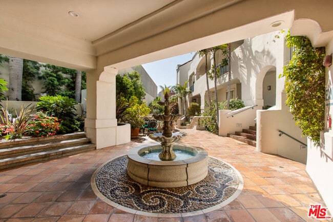 15500 W Sunset Blvd in Los Angeles, CA - Building Photo - Building Photo