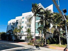 7700 Collins Ave in Miami Beach, FL - Building Photo