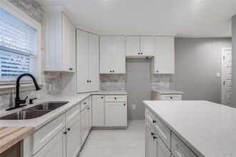 1815 Yucca Dr in Dallas, TX - Building Photo - Building Photo