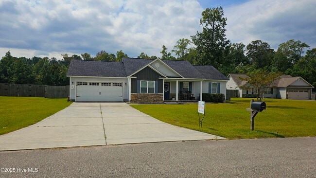 422 McCall Dr in Jacksonville, NC - Building Photo - Building Photo