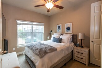 5738 Kiam St in Houston, TX - Building Photo - Building Photo