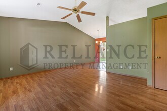 5915 E Pembrook Cir in Wichita, KS - Building Photo - Building Photo