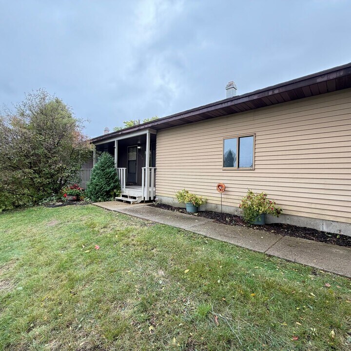 2350 Sunny Creek St SE in Kentwood, MI - Building Photo