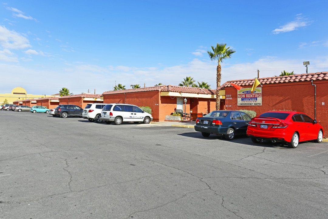 Desert Springs Apartments in Las Vegas, NV - Building Photo