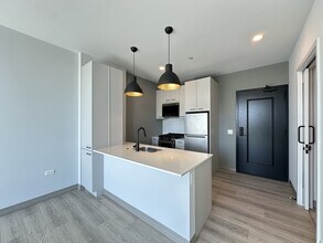 2196 N Elston Ave, Unit 2 in Chicago, IL - Building Photo - Building Photo