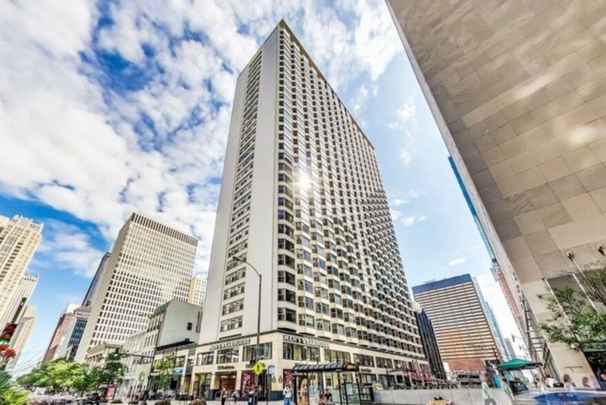 535 N Michigan Ave, Unit 1403 in Chicago, IL - Foto de edificio