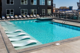 Legends 267 in Kansas City, KS - Foto de edificio - Building Photo