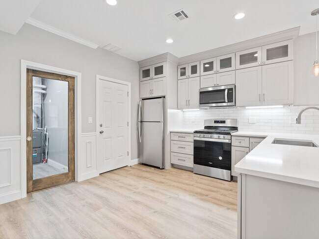 698 Chalkstone Ave in Providence, RI - Building Photo - Building Photo