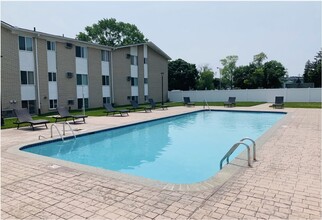 Woodward Court Apartments in Royal Oak, MI - Foto de edificio - Building Photo