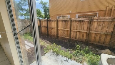 33 NE 12th Ave in Homestead, FL - Building Photo - Building Photo