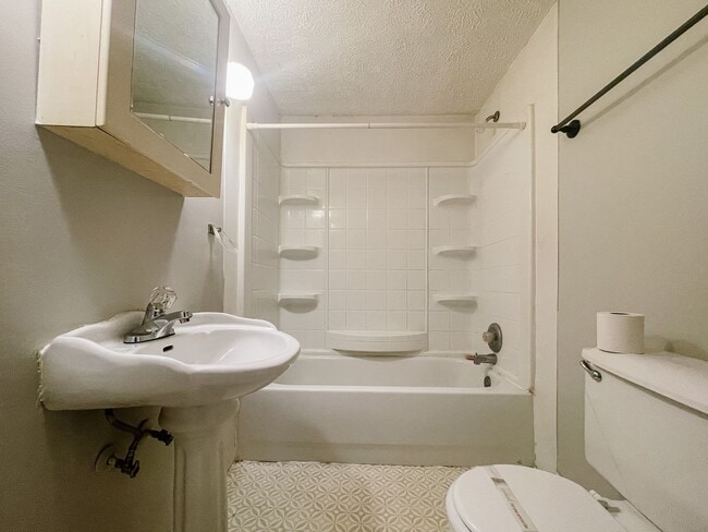 2010 S Rosemont Ave in Muncie, IN - Building Photo - Building Photo