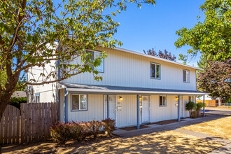 5407 SE 77th Ave in Portland, OR - Building Photo - Primary Photo