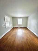 1715 Longview Dr in Winston-Salem, NC - Foto de edificio - Building Photo