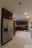 25 7th St, Unit 2 Apartamentos