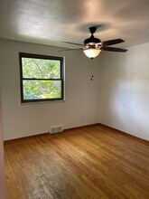 799 Greenfield Ave in Pittsburgh, PA - Foto de edificio - Building Photo