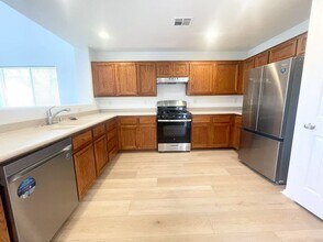 7863 Warwickshire Way in Las Vegas, NV - Foto de edificio - Building Photo