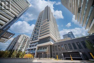 105 Oneida Crescent in Richmond Hill, ON - Building Photo - Building Photo