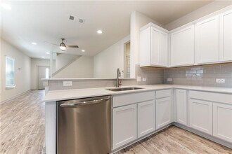 8304 Mimi Ln in Austin, TX - Building Photo - Building Photo