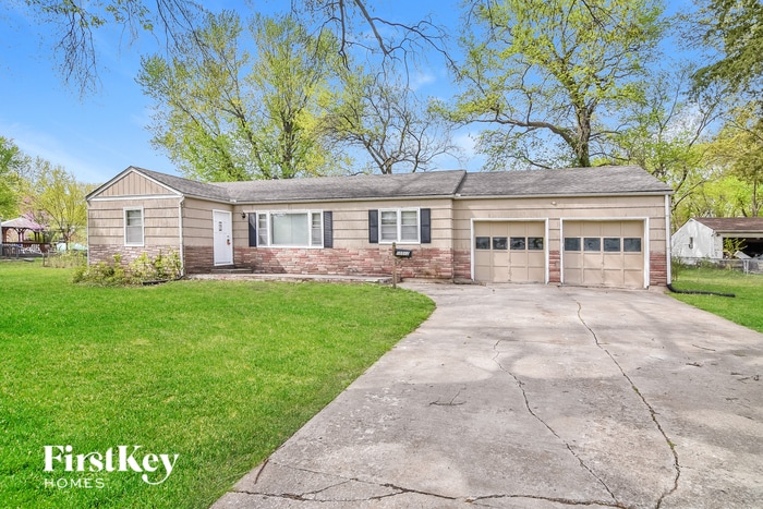 10512 E 69th St Photo