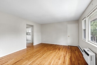 Woodside Apartments in Edison, NJ - Foto de edificio - Building Photo