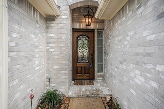 9338 Stoneridge Canyon Ln in Houston, TX - Building Photo - Building Photo
