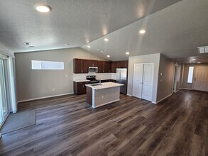 1024 Mason Rd in Caldwell, ID - Building Photo - Building Photo