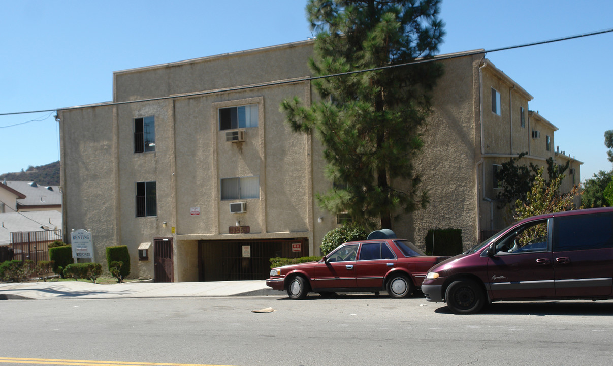 10259 Tujunga Canyon Blvd in Tujunga, CA - Foto de edificio