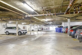 1940 N Highland Ave in Los Angeles, CA - Foto de edificio - Building Photo