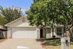 6841 Black Wing Dr in Fort Worth, TX - Building Photo