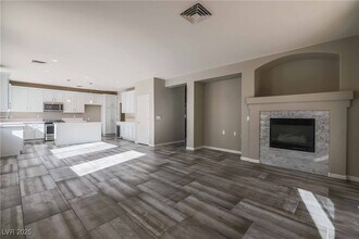 3045 Sunrise Heights Dr in Henderson, NV - Building Photo - Building Photo