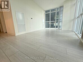 38 Annie Craig Dr in Toronto, ON - Building Photo - Building Photo