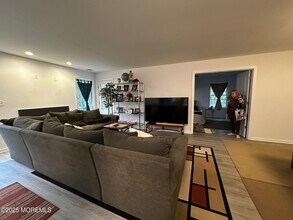 373 Yorkshire Pl in Morganville, NJ - Building Photo - Building Photo
