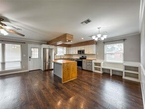 5208 Carmona Ln in Pearland, TX - Foto de edificio - Building Photo