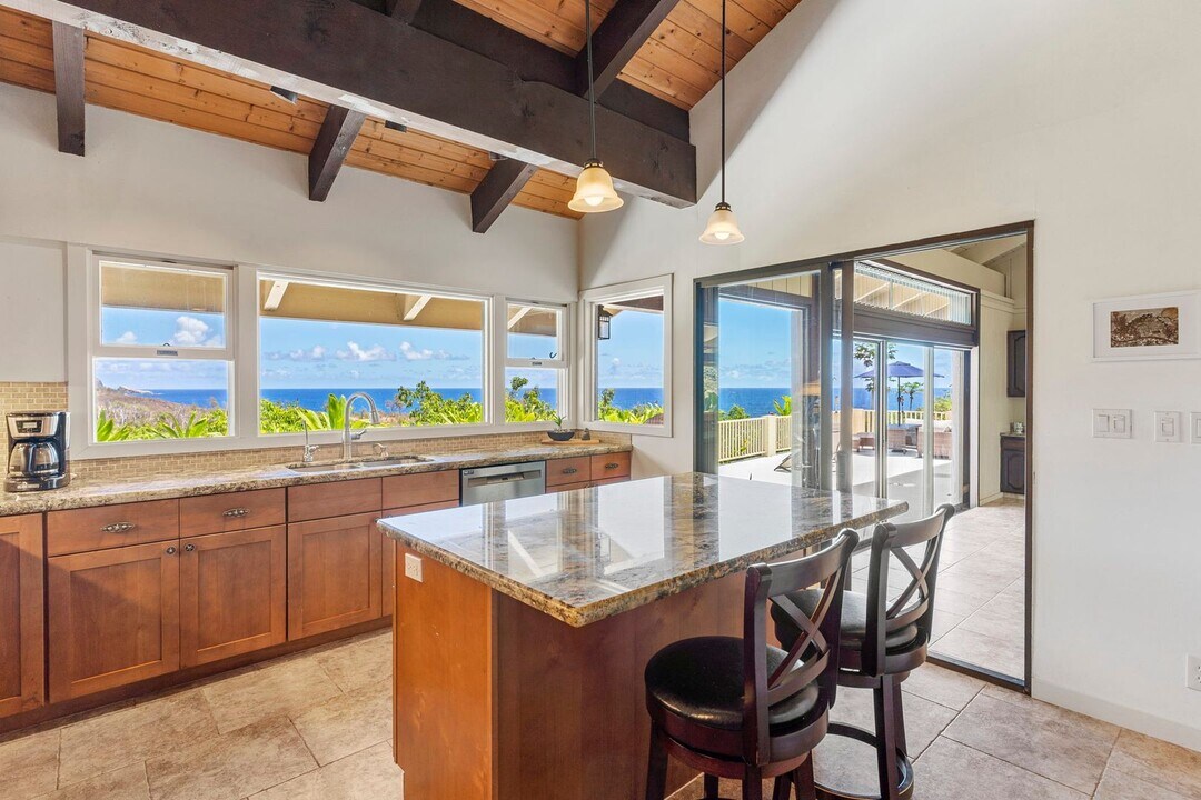 17 Akumu Way in Wailuku, HI - Building Photo