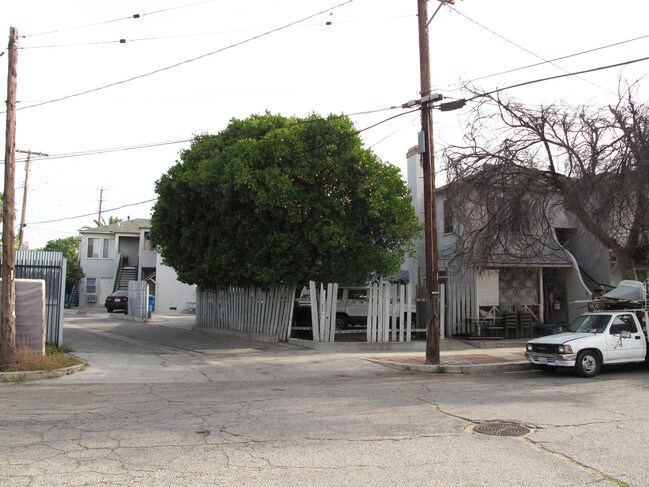 Miranda Gardens in North Hollywood, CA - Building Photo - Building Photo