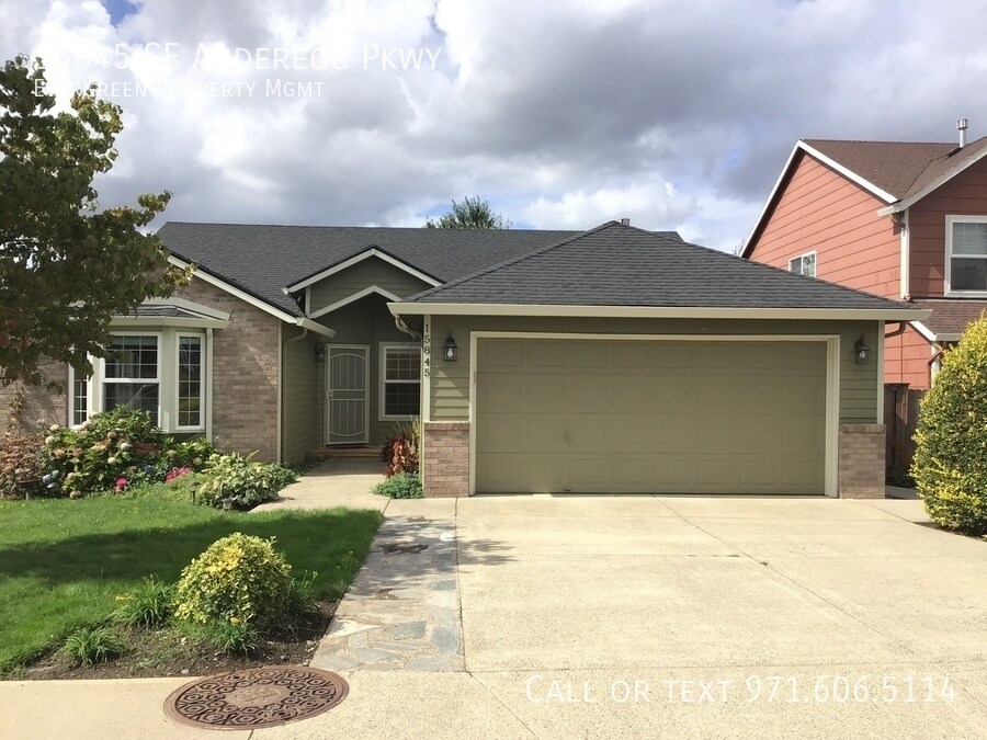 15845 SE Anderegg Pkwy in Damascus, OR - Building Photo