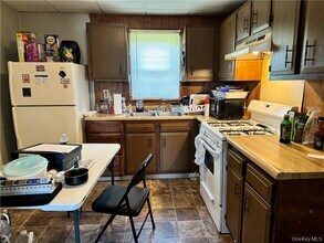 19 Bloomingburg Rd in Middletown, NY - Building Photo - Building Photo