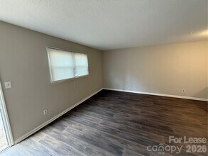 381 20th Ave NE in Hickory, NC - Building Photo - Building Photo