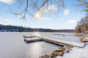 34 Twin Lakes Rd in South Salem, NY - Building Photo