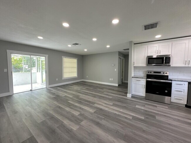 7309 Riverbank Dr in New Port Richey, FL - Building Photo - Building Photo
