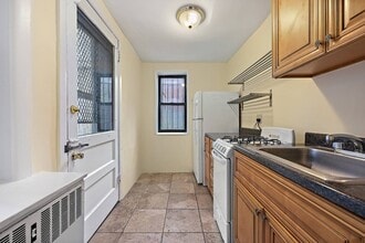 219 Clinton Ave in Brooklyn, NY - Building Photo - Building Photo