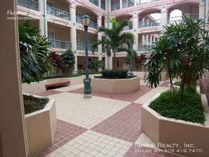 1090 Ala Napunani St in Honolulu, HI - Building Photo - Building Photo