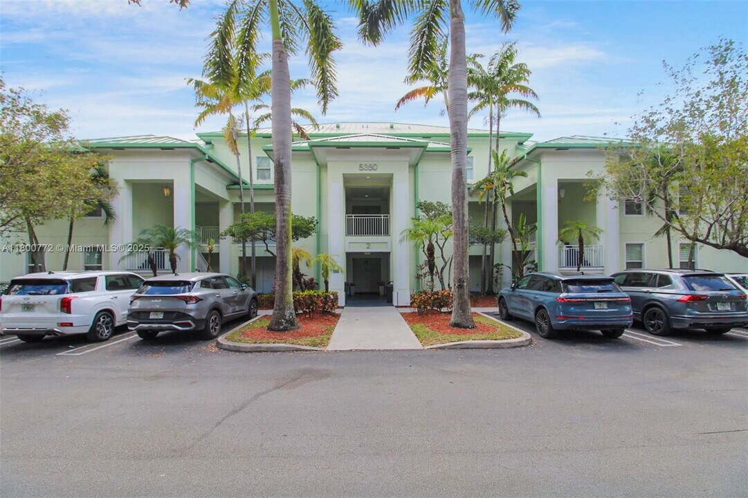 5350 NW 87th Ave in Doral, FL - Building Photo