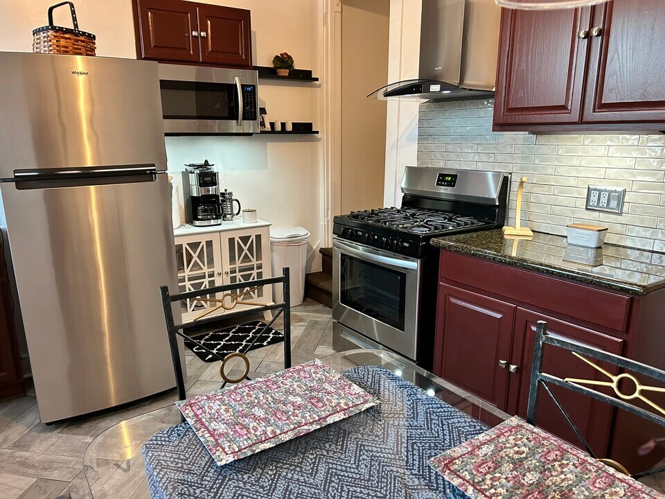 121 Broadway St, Unit BR#1 in Coraopolis, PA - Foto de edificio