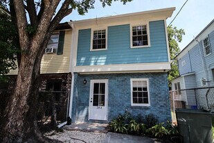 24 Blake St in Charleston, SC - Building Photo