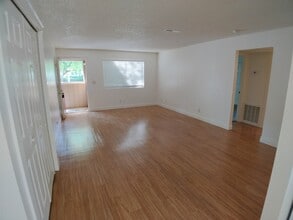 1671 Bramble Pl, Unit Downstairs in Redding, CA - Foto de edificio - Building Photo