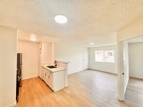 607 W 82nd St in Los Angeles, CA - Building Photo - Building Photo