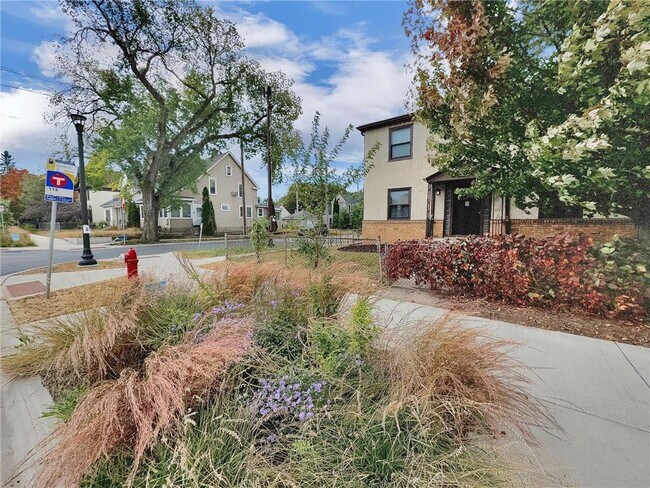 3252 Grand Ave S in Minneapolis, MN - Building Photo - Building Photo
