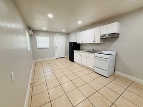 1128 Neptune Dr in Ruskin, FL - Building Photo - Building Photo