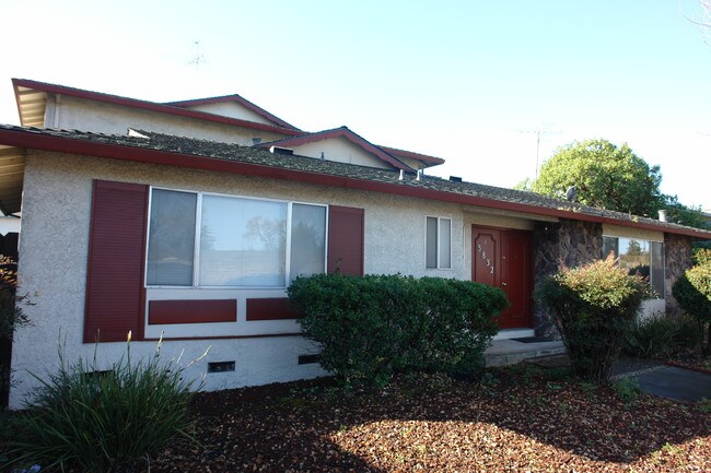 3832 Moorpark Ave in San Jose, CA - Foto de edificio - Building Photo